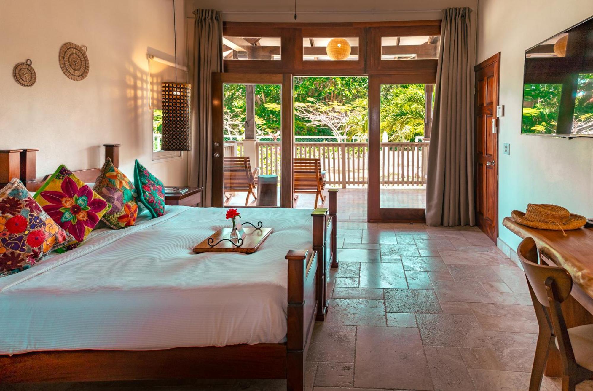 The Lodge At Jaguar Reef Hopkins Bagian luar foto